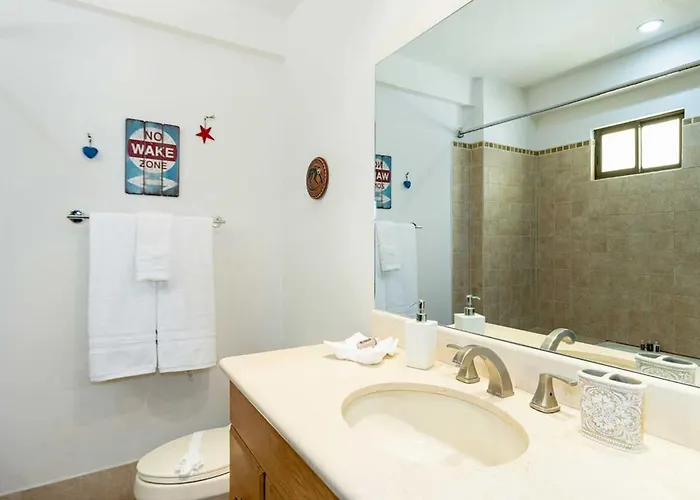 Сasa de vacaciones Newly Remodeled Unit In Flamingo With Sweeping Ocean Views From Big Terrace Playa Flamingo