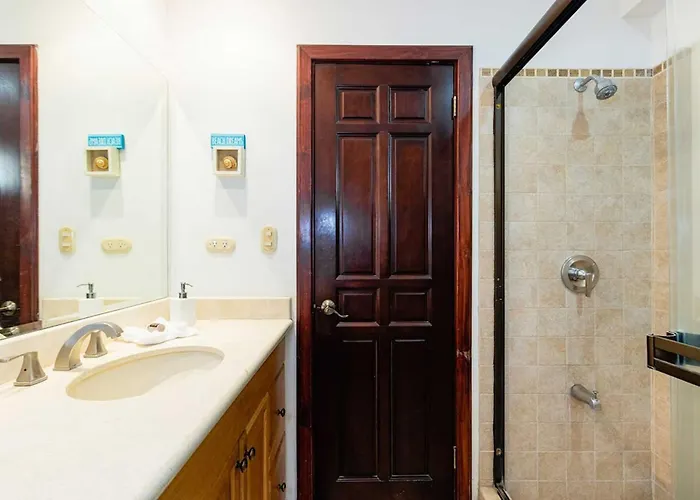 Newly Remodeled Unit In Flamingo With Sweeping Ocean Views From Big Terrace