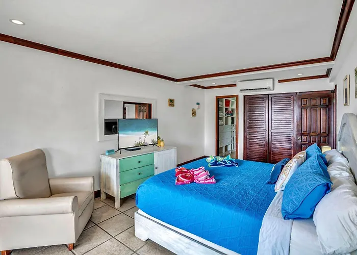 Newly Remodeled Unit In Flamingo With Sweeping Ocean Views From Big Terrace Сasa de vacaciones