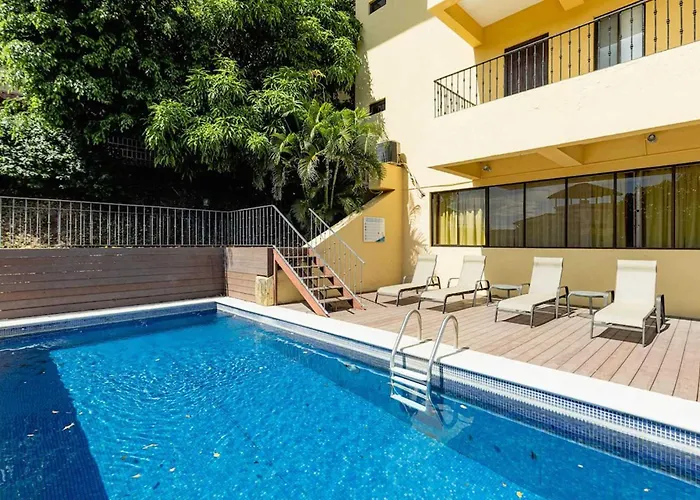 Сasa de vacaciones Newly Remodeled Unit In Flamingo With Sweeping Ocean Views From Big Terrace *