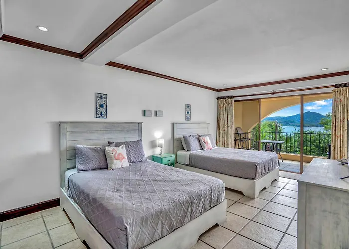 Сasa de vacaciones Newly Remodeled Unit In Flamingo With Sweeping Ocean Views From Big Terrace Playa Flamingo